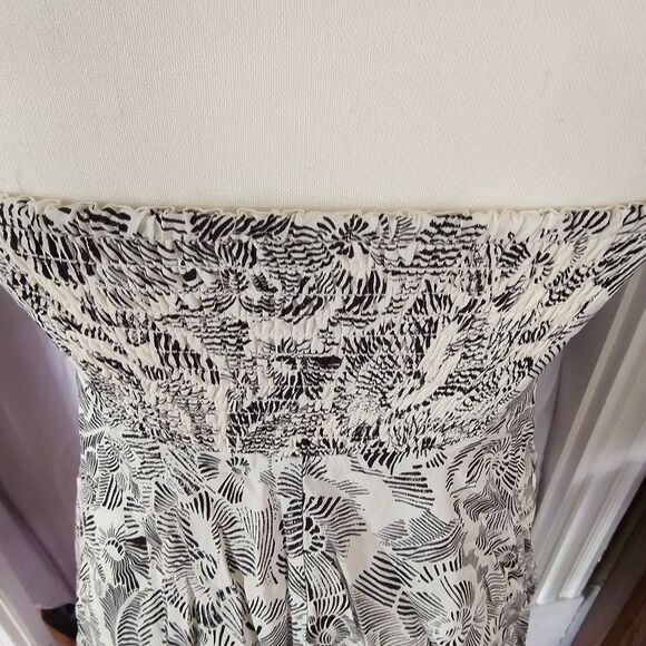 Old Navy Black and White Pleated A-line Mini Dress - Picture 4 of 8